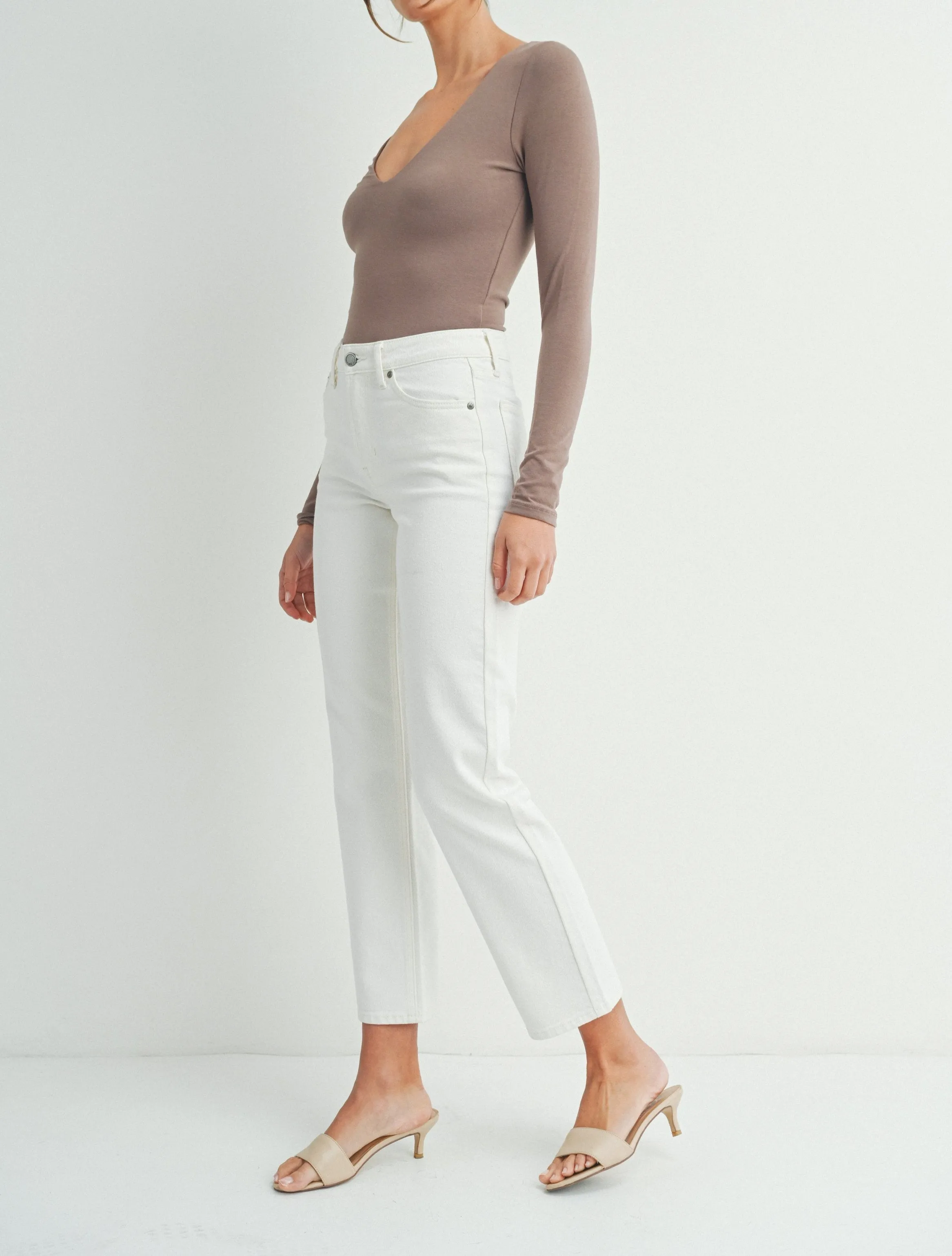 Clean Stretch Straight Mid Rise Jean in Cream