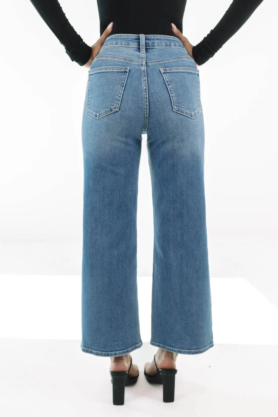 Strong Influence Wide Leg Jeans - Medium Wash