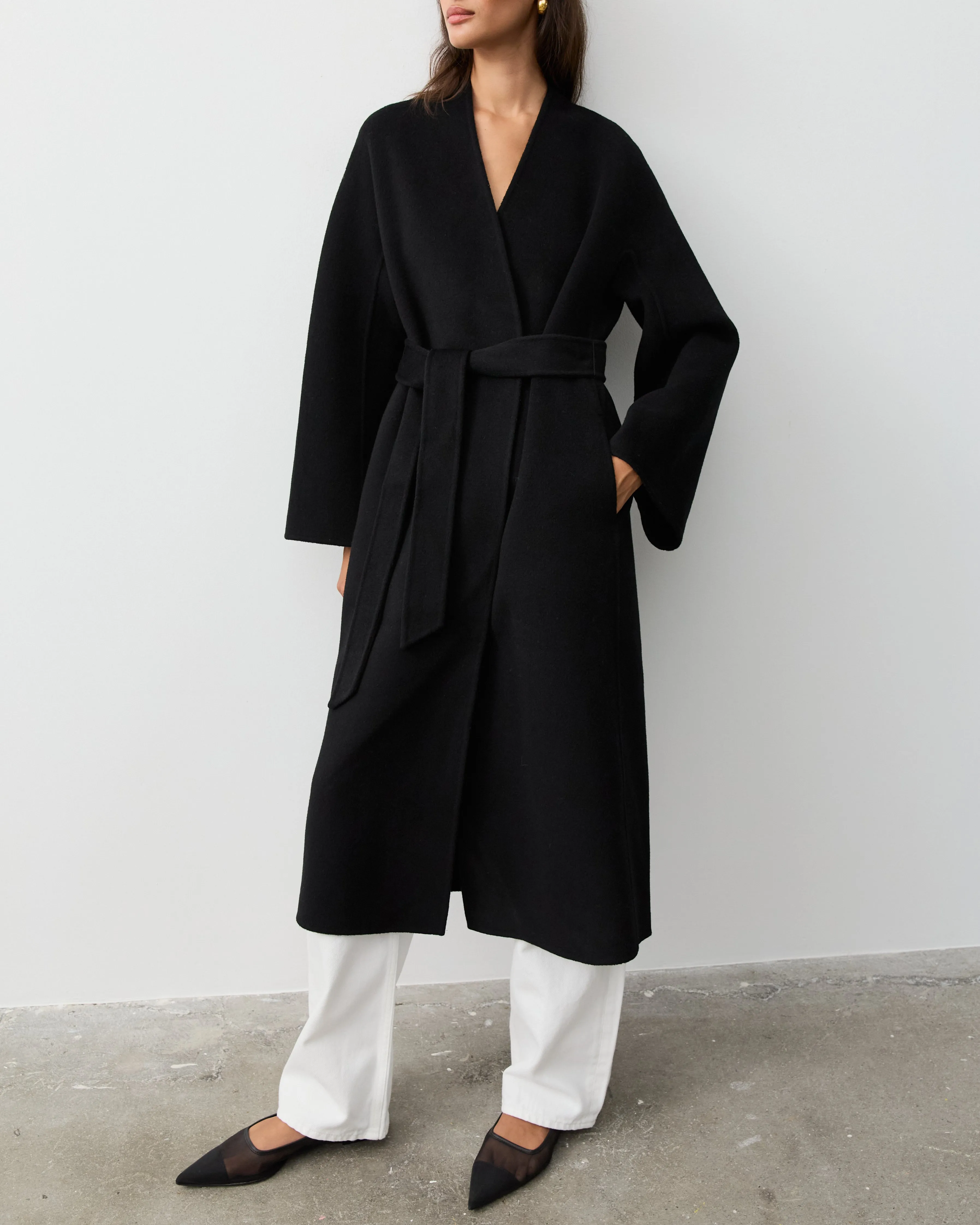 THE MODERN COAT - BLACK